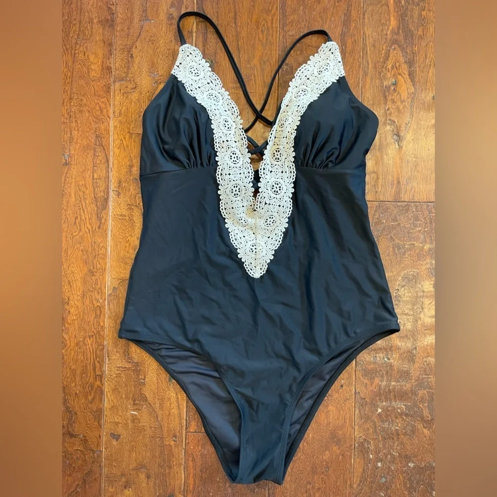 CUPSHE Women Resort One Piece Swimwear M(8-10) Lace Detail Halter *Black